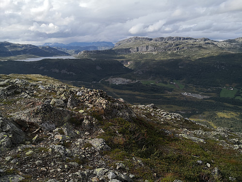 Mot Svarteknippa og Skyrifjell frå Raudhorn
