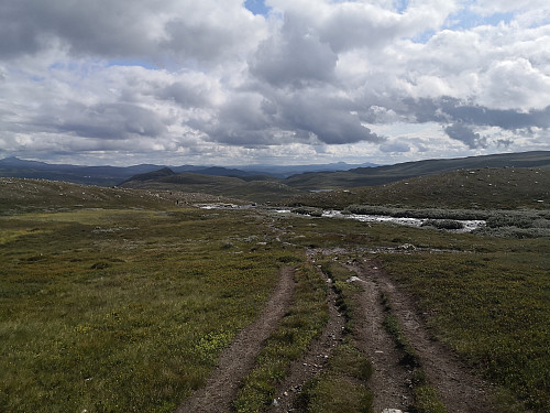 Flott råk! Raudhorn til venstre, Rundemellen og Skarvemellen bak til høgre