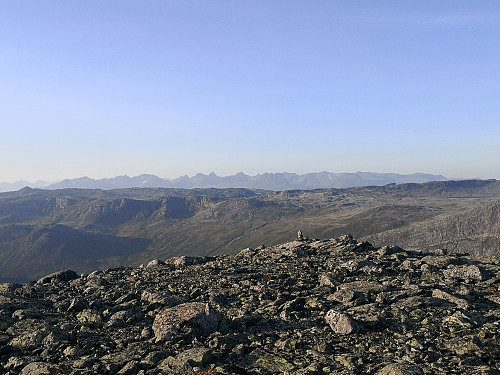 Utsikt frå Skutshorn nord; Jotunheimen/Gjendealper i det fjerne