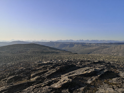 Utsikt frå Skutshorn; nordtoppen og Jotunheimen