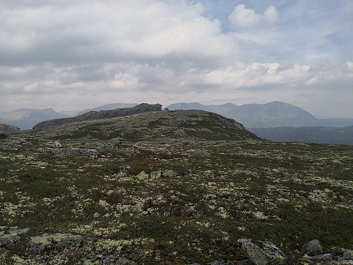 På veg innover tidleg på turen. Veslehorn bak Sør for Hydnefossen