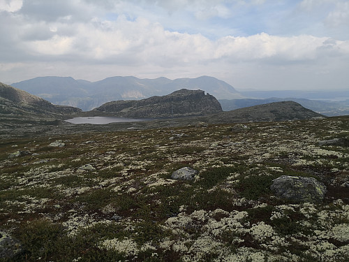 På veg innover tidleg på turen. Veslehorn og Sør for Hydnefossen