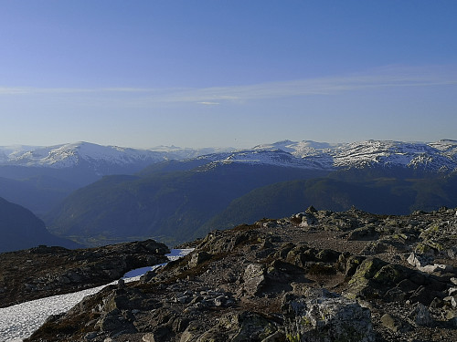 Lodalskåpa i det fjerne