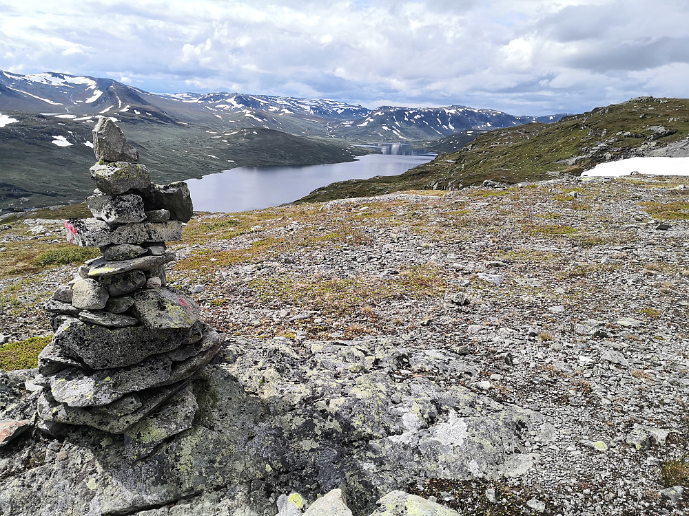 Flott DNT-varde og utsikt mot Olefjorden