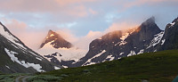 hansi_midtre_og_store_ringstind_fra_ringsdalen_1.jpg