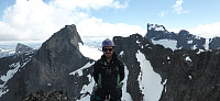 hansi_ringstind,_søre_soleibotntind_og_austabotntind_fra_nordre_soleibotntind_1.jpg