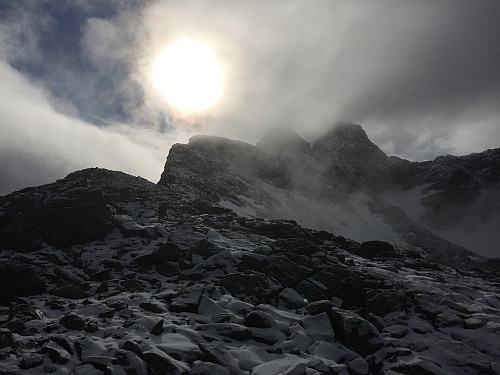 Høststemning i fjellet med en del nysnø.