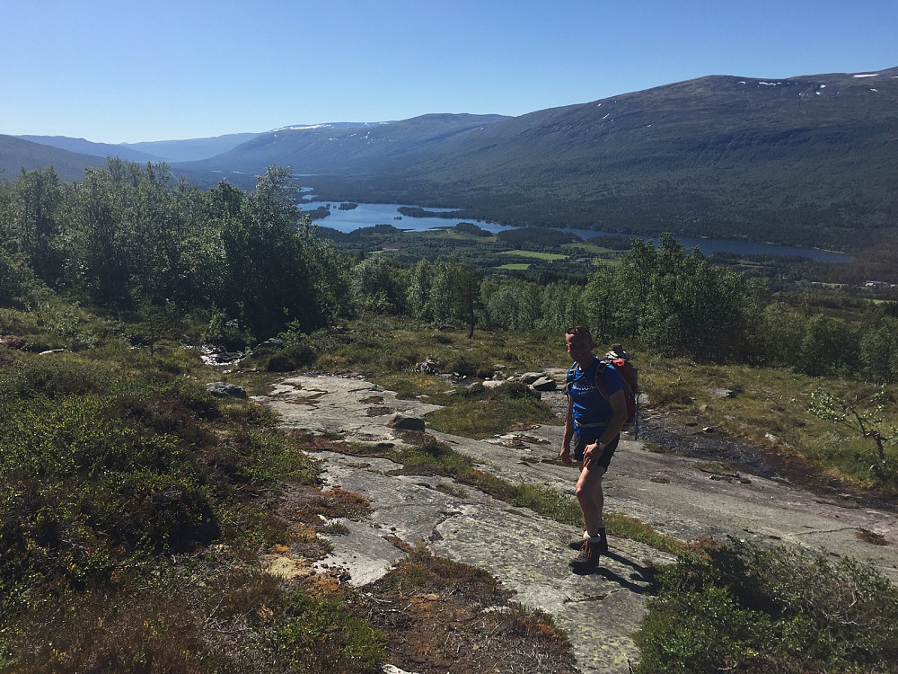 Oppover stien fra Enstad.