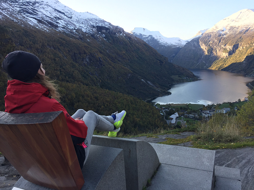 Rasteplass på veg ned mot Geiranger