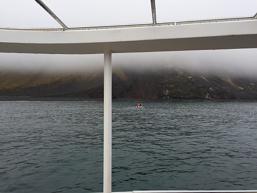 Begynt å komme i land på Jan Mayen