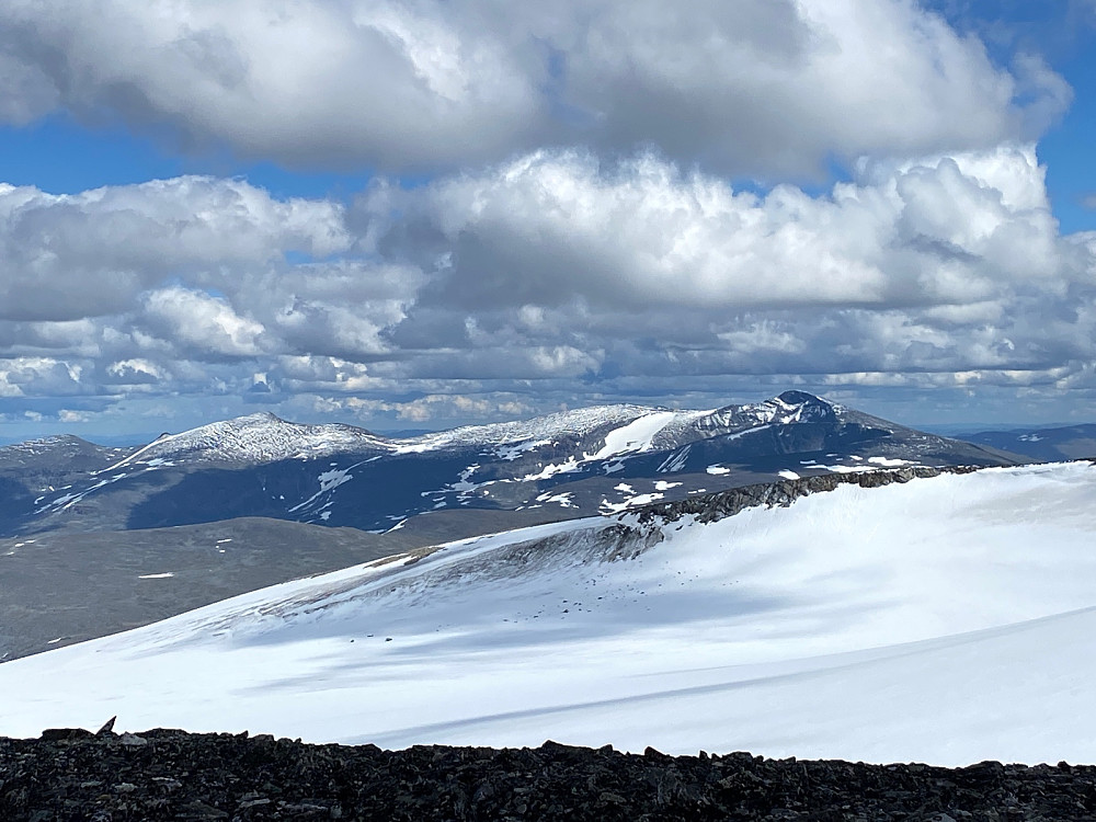 Nautgardstind og Stornubber
