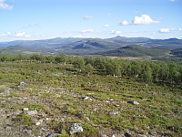 Fra Vakkerlifjellet. Ned til venstre er Liomseter, midt i bildet Vågskard og Djuptjernkampen bak til høyre for Vågskard.