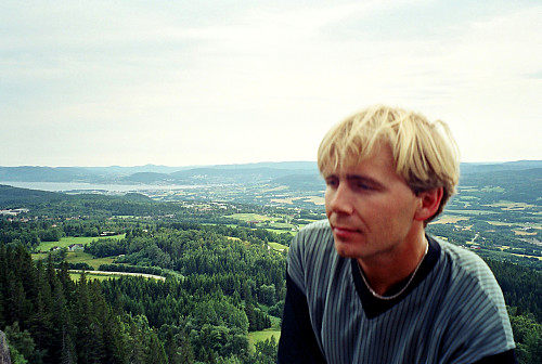 05.08.2000 - På Glasåsen, med utsikt sørover. Drammensfjorden ses til venstre.