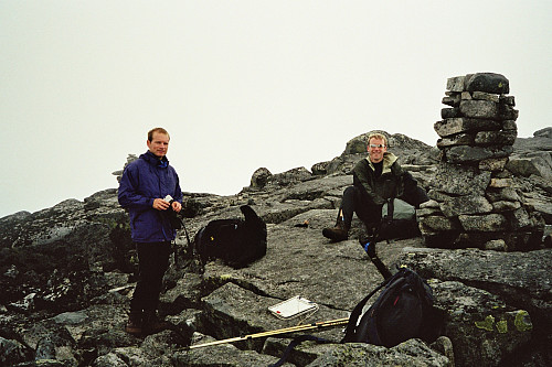30.07.2002 - Etter snaut 2 timer var vi på toppen av Store Soleibotntinden (2083).
