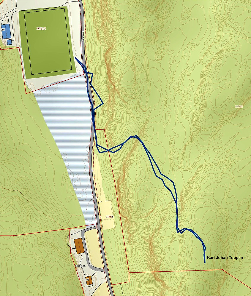 28.01.2016 - GPS-sporet fra Peakbook-appen lastet opp til norgeskart.no. Her vist på landkart med 1-meters koter slik at alle bratte skrenter er synlige. Det kan se ut som jeg rotet utenfor til høyre for veien øverst ved idrettsbanen, men jeg fulgte veien der, så vidt jeg husker... For øvrig er GPS-sporet korrekt.