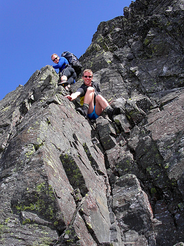 31.07.2004 - Svært bratt ned mot vest fra toppen av Mjølkedalspiggen (2040)!