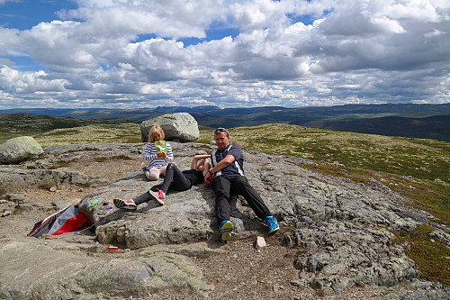 08.07.2016 - Slaraffenliv på toppen av Tjørnåsen (1167). Utsikt mot sørøst.