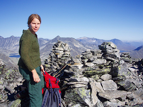 Enestående forhold på Skarddalstinden (2100) denne dagen midt i september. Det kunne faktisk ikke blitt bedre! Her med utsikt mot nordøst.