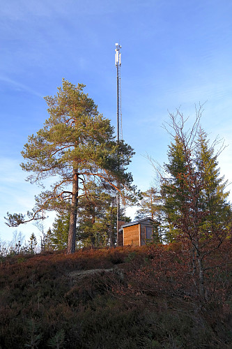 Brånan Nordøst (267), med mast på toppen.