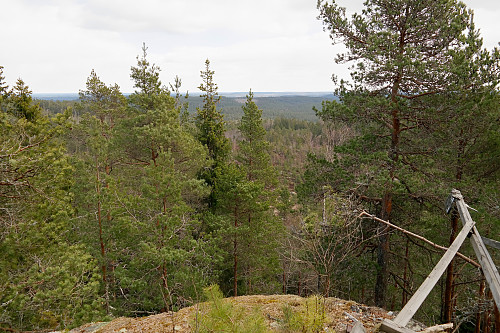 Fra Galteryggen (296) var det gløtt av utsikt østover. Langt i det fjerne kunne en vindmøllepark også skimtes.