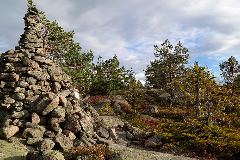 Varden på toppen av Gunhildrudknatten (567) står ikke på høyeste punkt. Det er litt høyere i bakgrunnen.