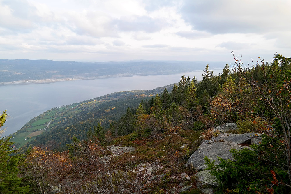 Utsikt mot sørlige del av Mjøsa.