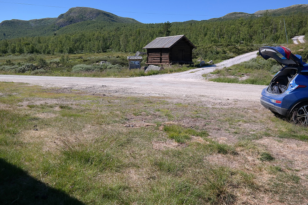 Parkeringen ved Flåtåsetre i Jønndalen.