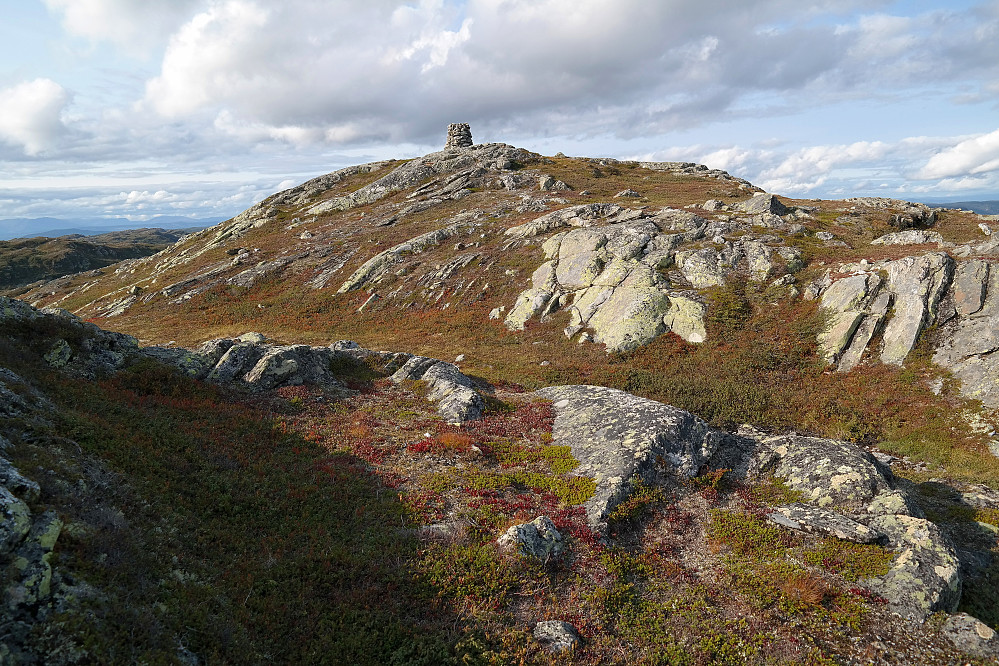 Få meter igjen til toppen av Saulifjellet (1144).
