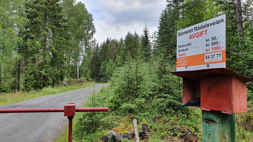 Bomkassa for å kjøre videre på Rådalsveien, eller Nordmoveien som veien heter akkurat her ifølge kartet.