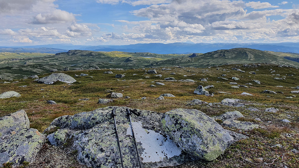 Utsikt sørover fra Fagerfjellet (1255). Til høyre ses Stornatten (1211), som var neste mål. Det flate fjellet til venstre er Hesteleinnatten (1177).