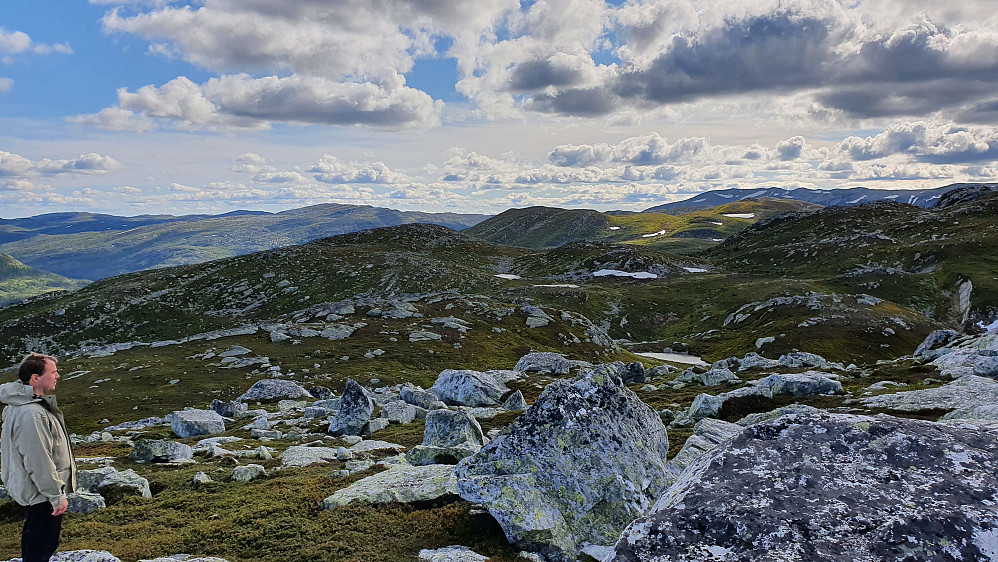 På Heksfjellvarden (1164). Utsikt mot sørvest, og altså i den retningen jeg fra nå av skulle bevege meg i.