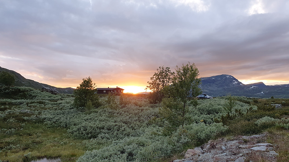 Solnedgang i nordvest.