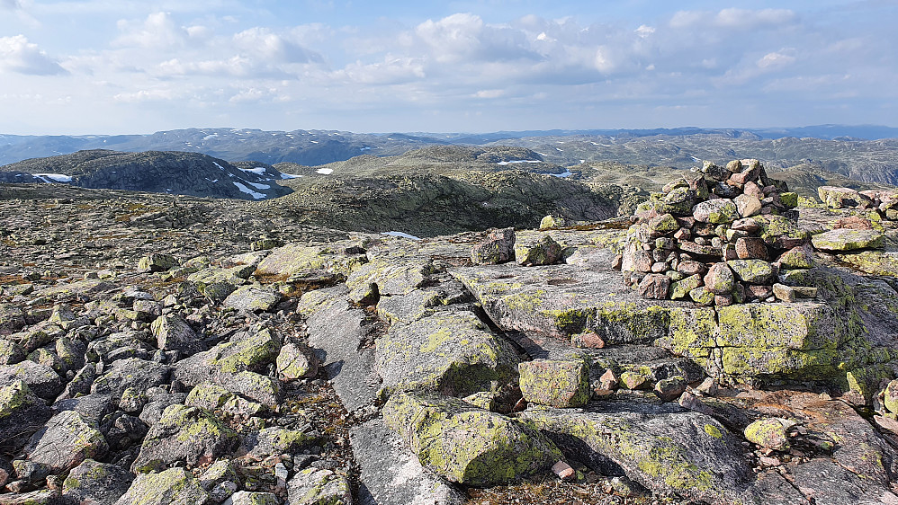På toppen av Husnuten (1609). Utsikt nordover.