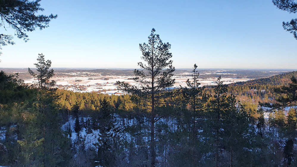 Fra utsiktspunktet litt øst for toppen av Søndre Brattås.