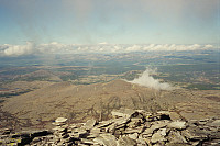 10.09.1995 - Utsikt mot nord fra Høgronden (2115). Fjellet nærmest med skydotten til høyre er Storelgvasshøe (1608).