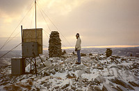 30.12.1995 - Litt forskjellige byggverk på toppen av Krøkla (1254). 