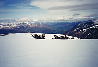 16.06.1996 - Utsikt mot nordøst fra Loftet (2170). Langt der nede ligger Leirdalen og Bøverdalen.