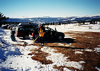 22.03.1997 - På parkeringsplassen 2-3 km sørvest for Afstjønna. Utsikt mot sørvest. Langt bak, midt i bildet ses Feforkampen (1160).
