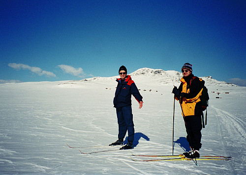 29.03.1997 - Hyttene i bakgrunnen er stølen Vesleskag, fjellet Skaget (1686) ses bak oss.