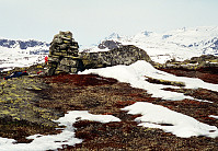 26.04.1997 - Toppen av Kampen (1197), nord for Beitostølen. Langt bak midt i bildet er Torfinnstindane (2120).