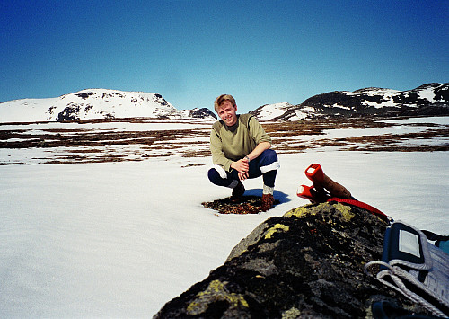 18.05.1997 - Nederst på Søre Koppflyi. Fjellet bak til venstre er Nordre Koppe (1563). Til høyre for meg er Søre Koppe (1403).