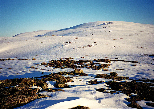 18.05.1997 - Fra Tessefjellet N1 (1492), mot Tessefjellets høyeste topper (1595 til høyre og 1571 bak til venstre), hvor jeg nettopp hadde kommet fra.