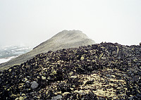 29.07.1997 - Vi er på Sør for Galdeberget (1950) og ser nordover mot Galdeberget (1968). Skyene holder seg så vidt unna vår høyde.