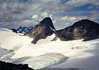 07.08.1997 - På vei til Falketind (2067) med utsikt mot nordvest. Stølsnostinden (2074) er midt i bildet, mens Midtre Stølsnostinden (2001) er til høyre.