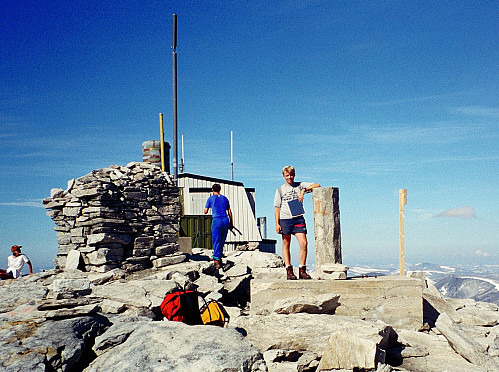 17.08.1997 - På toppen av Snøhetta (2286). Bilde tatt mot vest.