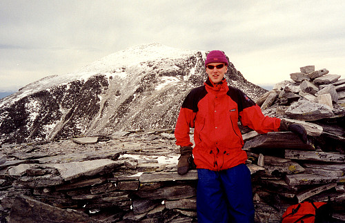 26.09.1997 - Hans Petter på Vinjeronden (2044). Bak er Rondanes høyeste fjell: Rondslottet (2178).