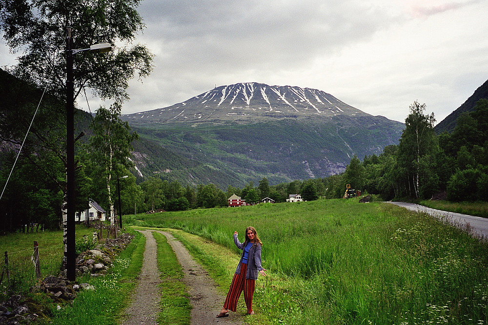 08.07.1998 - Gaustatoppen (1883) sett fra Vestfjorddalen noen timer etter at vi sto på toppen.