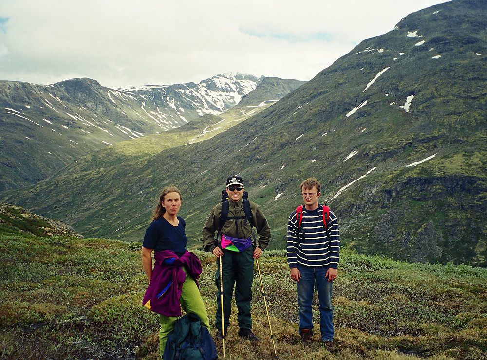 17.07.1998 - I Leirdalen, i ca 1250 meters høyde. På vei mot Skagsnebb (2003). Bak, midt i bildet, ses Skardstinden (2373).