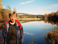nils_1998-10-18_-02-_nils_foran_damtjern.jpg