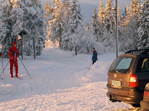 28.12.1998 - Grete på Budor, klar for en liten skitur i fint vinterlandskap.